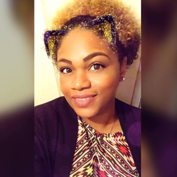 Meet your Posher, Ebonie - Picture 1 of 1